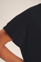 بلوزة محبوكة بأكمام قصيرة