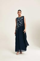 فستان مٌطرز بلا أكمام