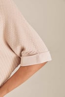 بلوزة واسعة بأكمام قصيرة