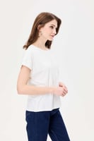 بلوزة واسعة بأكمام قصيرة