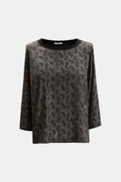 بلوزة مطبعة بقصة واسعة