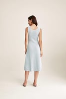 فستان بلا أكمام مزين بالترتر