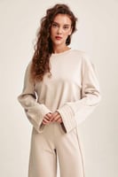 بلوزة واسعة بقصة فضفاضة