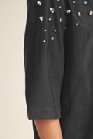 قميص مزين بالكريستال