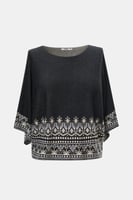 بلوزة لامعة بنقوش هندسية