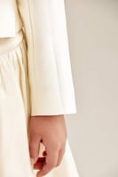 جاكيت بأزرار وجيوب