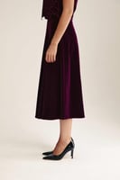 تنورة مخمل بكسرات