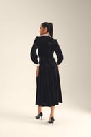 فستان مخمل بياقة خرز