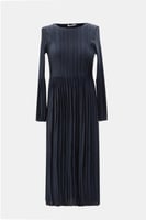 فستان بليسيه بقصة واسعة