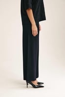 بنطلون واسع بخصر مطاطي