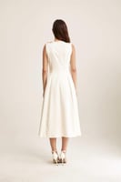 فستان بلاأكمام بورورد بارزة