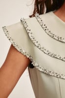 فستان بياقة طبقات لامعة