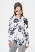 بلوزة موردة بقصة فضفاضة