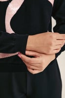 كنزة مزينة بالترتر