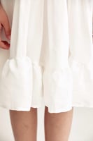 فستان بلا أكتاف بكشكش