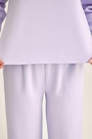 بلوزة بتفاصيل لامعة