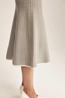 تنورة بنقوش هندسية