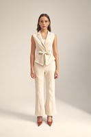 جاكيت بلا أكمام بحزام