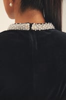 فستان مخمل بياقة خرز