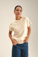 بلوزة محبوكة بأكمام قصيرة