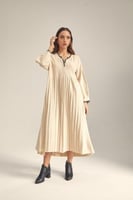 فستان واسع بكسرات