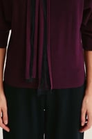 بلوزة محبوكة بفيونكة تول