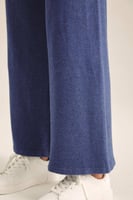 بنطلون سادة بأرجل عريضة