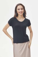 تي شيرت بياقة لامعة