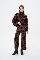 بنطلون مورد بقصة واسعة