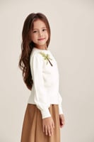 كنزة مزينة بالخرز