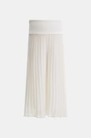 بنطلون بليسيه بقصة واسعة