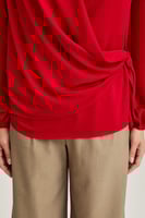 بلوزة سادة بنمط لف