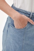 تنورة دينم واسعة من أسفل