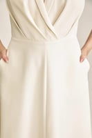 فستان بلا أكمام بياقة لف