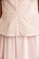 بلوزة بلا أكمام بفيونكة