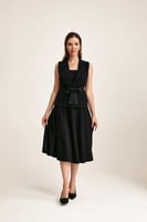 جاكيت بلا أكمام بحزام ربط