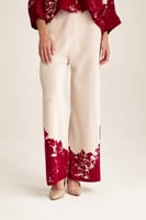 بنطلون واسع مزين بنقوش