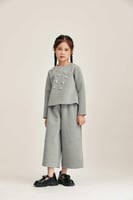 بلوزة مزينة بالكريستال