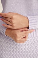 كنزة بتفاصيل لامعة