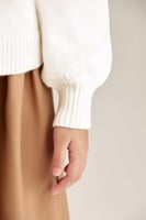 كنزة مزينة بالخرز