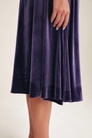 فستان مخمل مزين بالكريستال