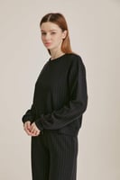 بلوزة مقلمة بقصة فضفاضة