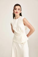 بلوزة داربية بلا أكمام