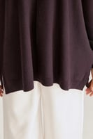 بلوزة سادة بقصة واسعة