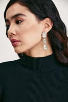 أقراط متدلية مزينة بالكريستال