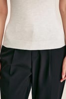 بلوزة بيسك بأكمام قصيرة