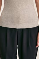 بلوزة بيسك بدون أكمام