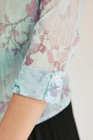 قميص مورد بأكمام متوسطة