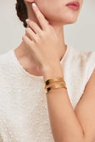 إسوارة عريضة بتصميم مزدوج