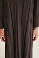 فستان محبوك بقصة واسعة